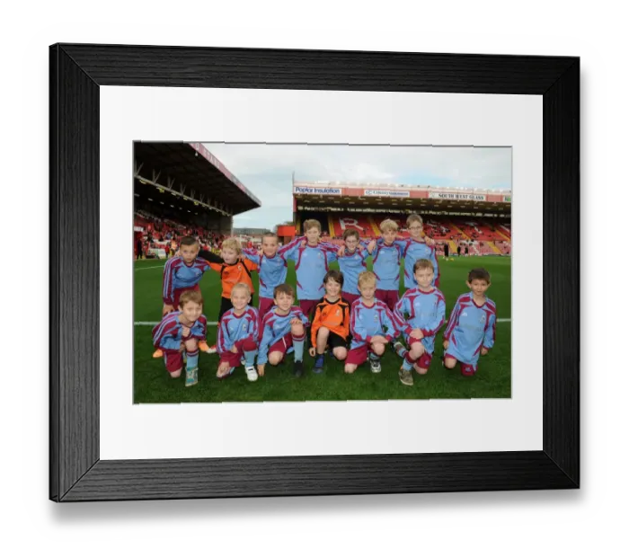 Framed Print : Bristol City Football Club Celebrates Victory with Guard of Honor from Oldham Athletic - November 2014 (Sky Bet League One) Framed Print : Bristol City Football Club Celebrates Victory with Guard of Honor from Oldham Athletic - November 2014 (Sky Bet League One)