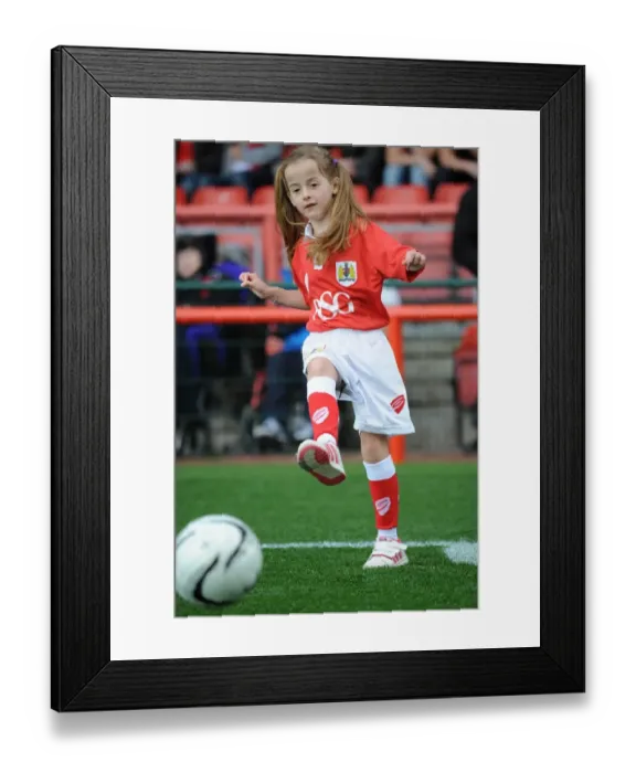 Framed Print : Bristol City vs Oldham Athletic: Football Rivalry Ignites at Ashton Gate - Sky Bet League One Clash (November 2014) Framed Print : Bristol City vs Oldham Athletic: Football Rivalry Ignites at Ashton Gate - Sky Bet League One Clash (November 2014)