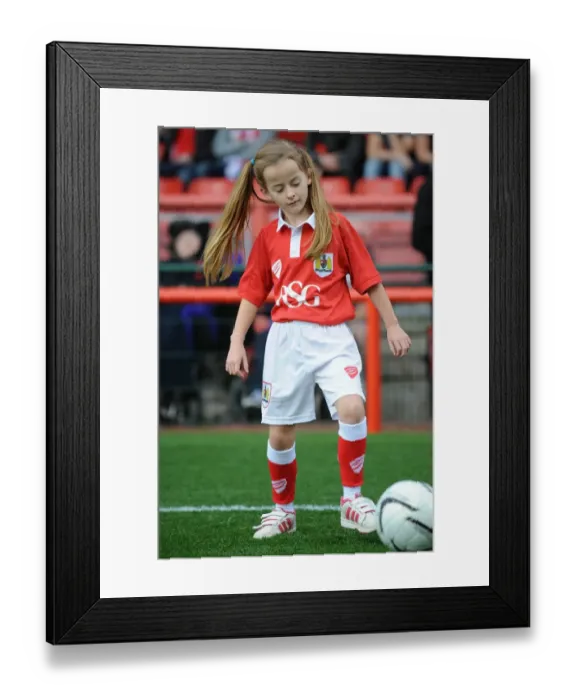 Framed Print : Football Rivalry: Bristol City vs Oldham Athletic at Ashton Gate - November 2014 (Sky Bet League One) Framed Print : Football Rivalry: Bristol City vs Oldham Athletic at Ashton Gate - November 2014 (Sky Bet League One)
