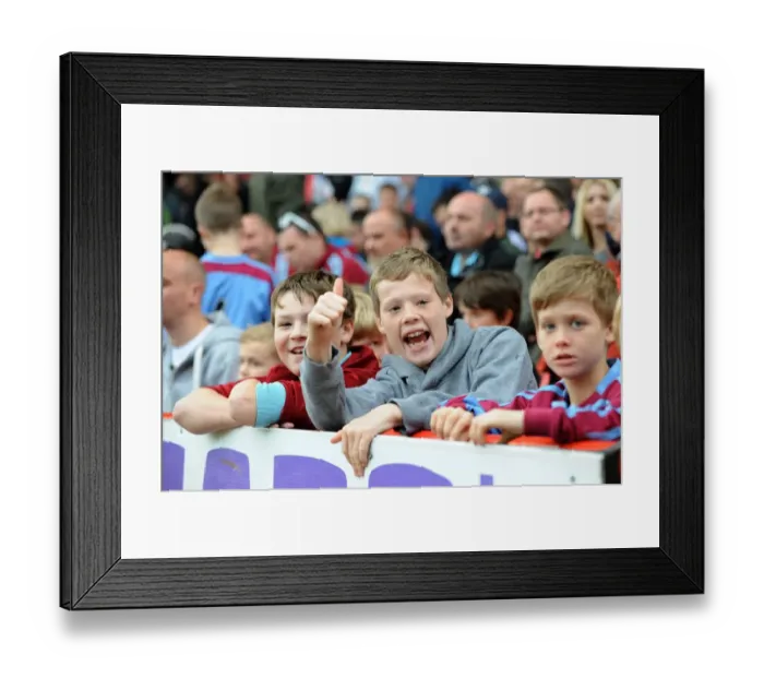 Framed Print : Bristol City vs Oldham Athletic: A Football Rivalry in Sky Bet League One at Ashton Gate - November 2014