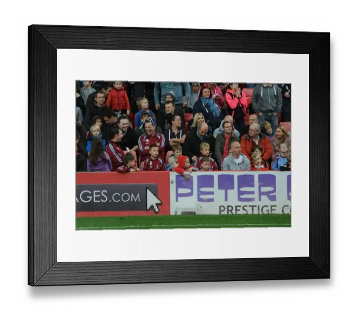 Framed Print : Bristol City vs Oldham Athletic: A Football Rivalry in Sky Bet League One at Ashton Gate - November 2014 Framed Print : Bristol City vs Oldham Athletic: A Football Rivalry in Sky Bet League One at Ashton Gate - November 2014