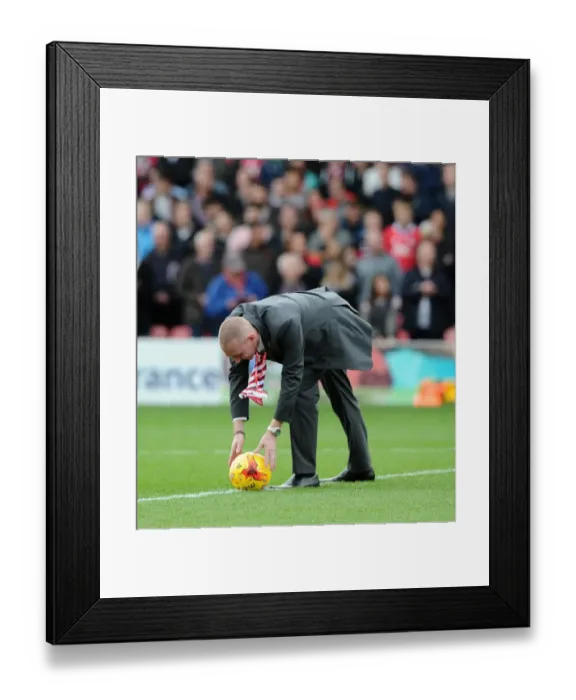 Framed Print : Bristol City vs Oldham Athletic: A Football Rivalry at Ashton Gate, November 2014 Framed Print : Bristol City vs Oldham Athletic: A Football Rivalry at Ashton Gate, November 2014