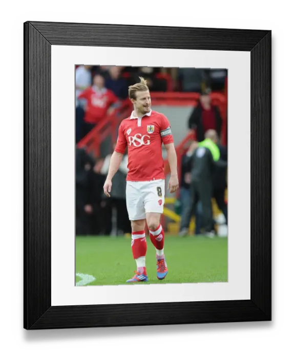 Framed Print : Bristol City's Wade Elliott in Action Against Oldham Athletic, Sky Bet League One, November 2014 Framed Print : Bristol City's Wade Elliott in Action Against Oldham Athletic, Sky Bet League One, November 2014