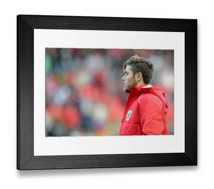 Framed Print : Wes Burns in Action: Bristol City vs Oldham Athletic, November 2014 Framed Print : Wes Burns in Action: Bristol City vs Oldham Athletic, November 2014