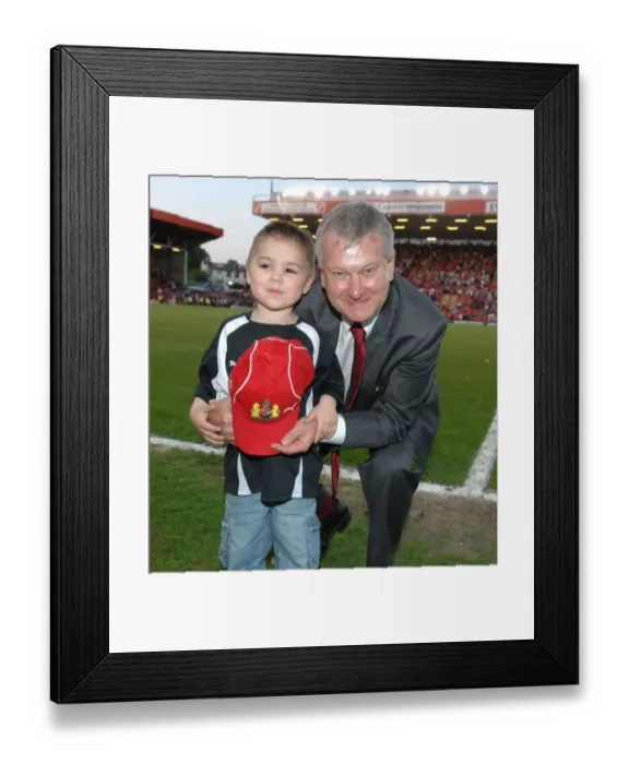 Framed Print : The Dramatic Showdown: Bristol City vs. Crystal Palace in the 07-08 Play-Offs Framed Print : The Dramatic Showdown: Bristol City vs. Crystal Palace in the 07-08 Play-Offs