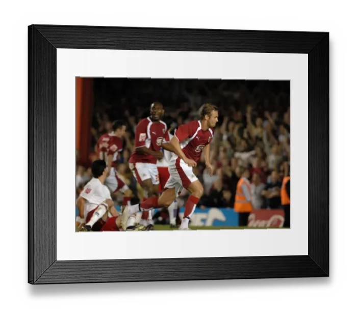 Framed Print : Lee Trundle in Action: Bristol City vs Crystal Palace Play-Off Clash