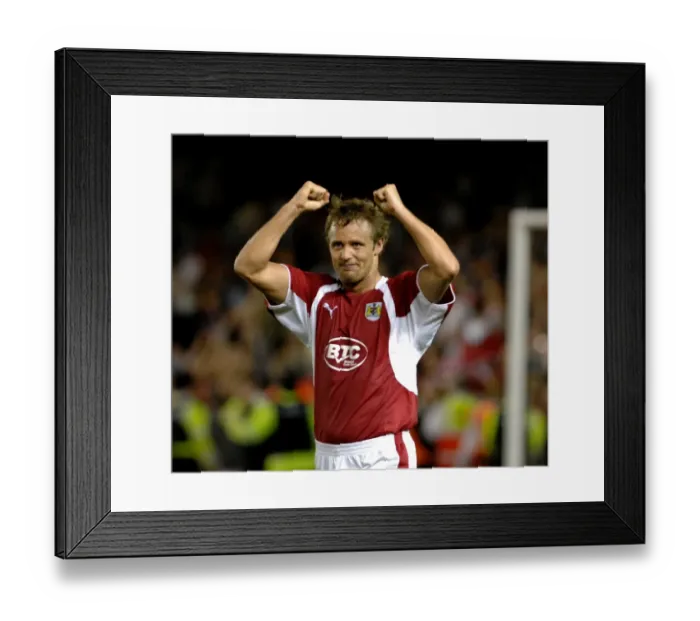 Framed Print : Bristol City vs Crystal Palace: Lee Trundle's Thrilling Performance in the Play-Off Clash