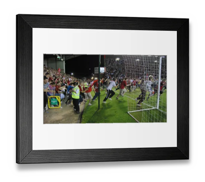 Framed Print : Bristol City vs. Crystal Palace: The Dramatic Play-Off Showdown (Season 07-08)
