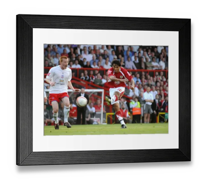 Framed Print : Nick Carle's Play-Off Drama: A Pivotal Moment in Bristol City vs. Crystal Palace