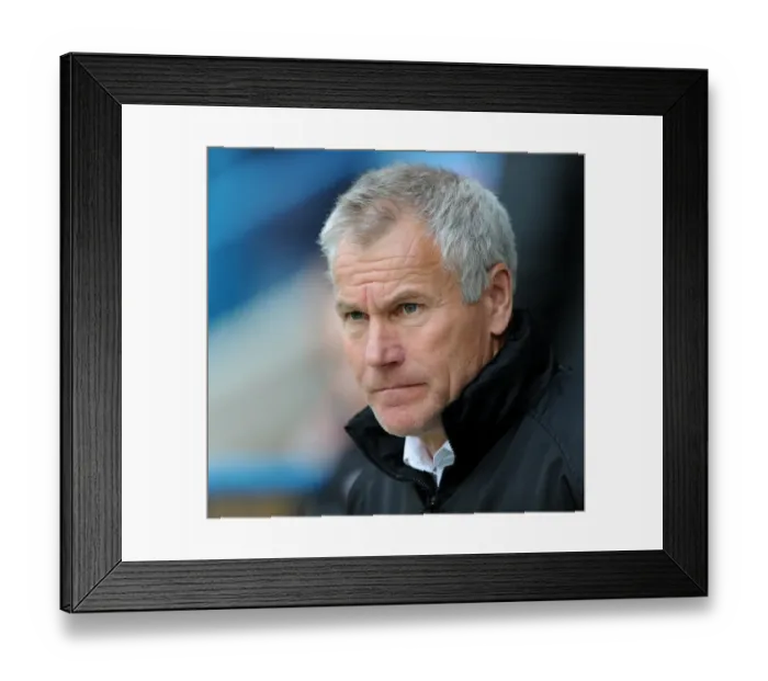 Framed Print : Peter Taylor Leads Gillingham Against Bristol City in FA Cup Clash, November 2014 Framed Print : Peter Taylor Leads Gillingham Against Bristol City in FA Cup Clash, November 2014