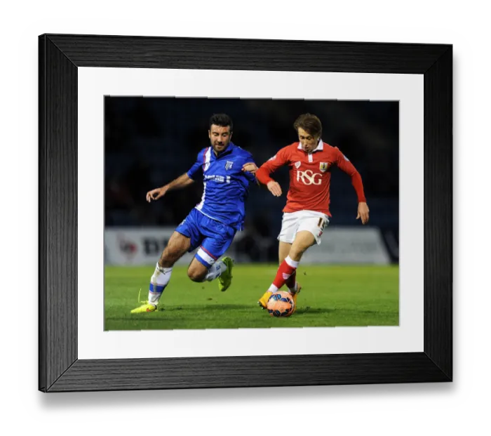 Framed Print : Bristol City's Luke Freeman in Action at FA Cup Round One: Gillingham vs. Bristol City at Priestfield Stadium