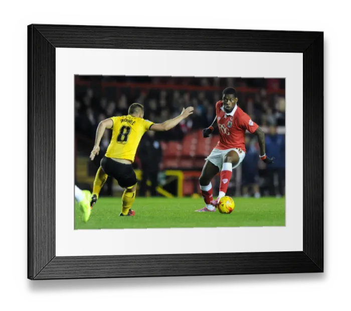 Framed Print : Bristol City's Jay Emmanuel-Thomas Evades Sammy Moore of AFC Wimbledon during Johnstone's Paint Trophy Match Framed Print : Bristol City's Jay Emmanuel-Thomas Evades Sammy Moore of AFC Wimbledon during Johnstone's Paint Trophy Match