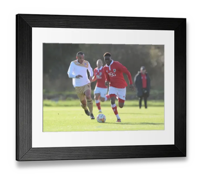 Framed Print : Bristol City's Jordan Wynter in Action at Training: Bristol City U21 vs. Crewe U21, November 2014