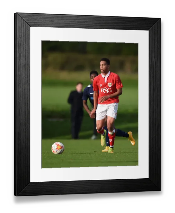 Framed Print : Bristol City's Zak Vyner in Action against Millwall U21s, 10 / 11 / 2014