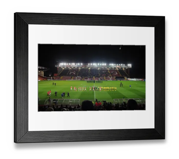 Framed Print : Bristol City vs AFC Wimbledon Clash in Johnstone's Paint Trophy at Ashton Gate