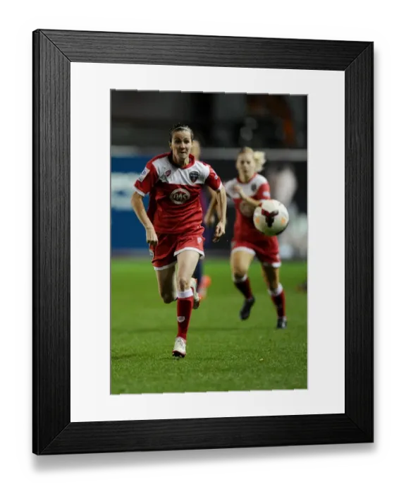 Framed Print : Bristol City's Natalia Pablos Sanchon in Action against FC Barcelona in Women's Champions League at Ashton Gate