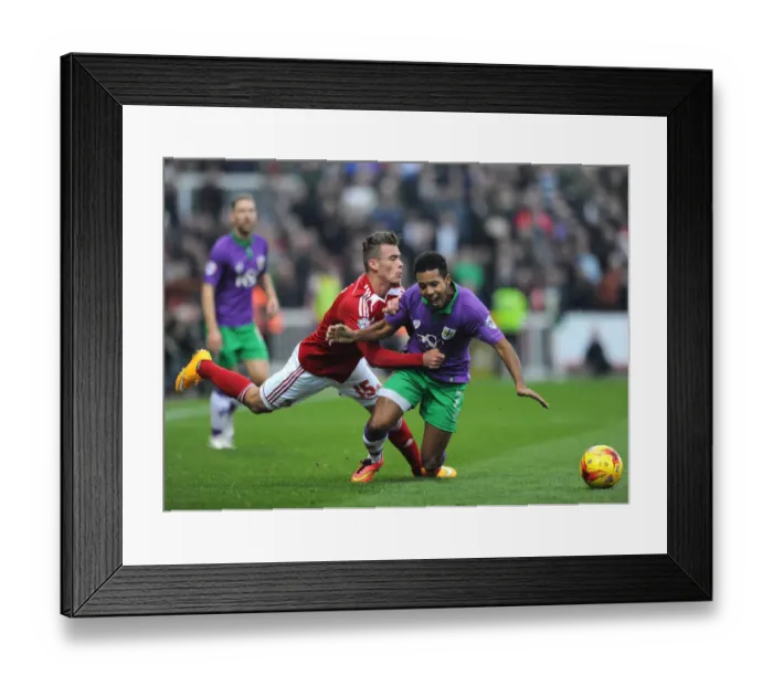 Framed Print : Swindon Town vs. Bristol City: League One Clash at The County Ground - 15th November 2014 Framed Print : Swindon Town vs. Bristol City: League One Clash at The County Ground - 15th November 2014