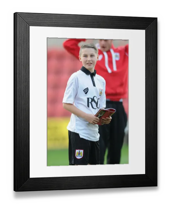 Framed Print : Sky Bet League One Showdown: Bristol City at Swindon Town's County Ground, November 15, 2014 Framed Print : Sky Bet League One Showdown: Bristol City at Swindon Town's County Ground, November 15, 2014
