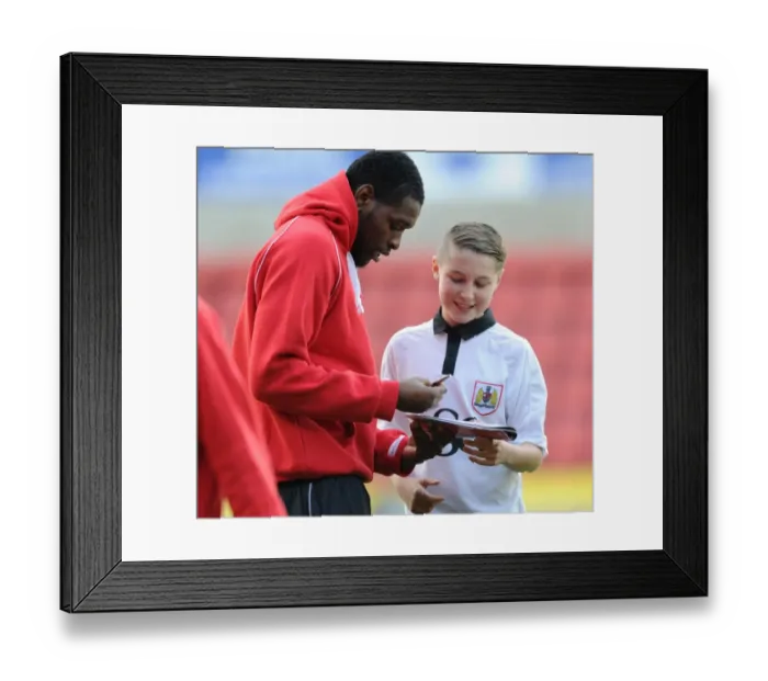 Framed Print : Bristol City's Jay Emmanuel-Thomas and Mascot at Swindon Town's County Ground (Swindon Town vs. Bristol City, Sky Bet League One)