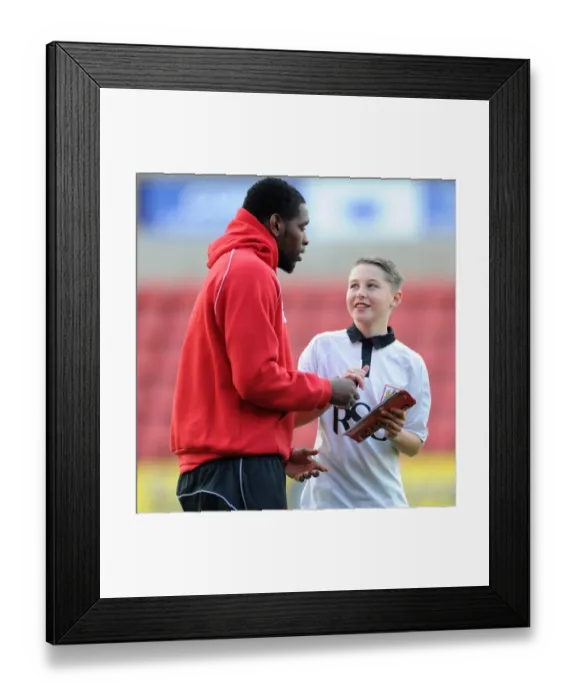 Framed Print : Bristol City's Jay Emmanuel-Thomas and Mascot Celebrate Victory at Swindon Town's County Ground Framed Print : Bristol City's Jay Emmanuel-Thomas and Mascot Celebrate Victory at Swindon Town's County Ground