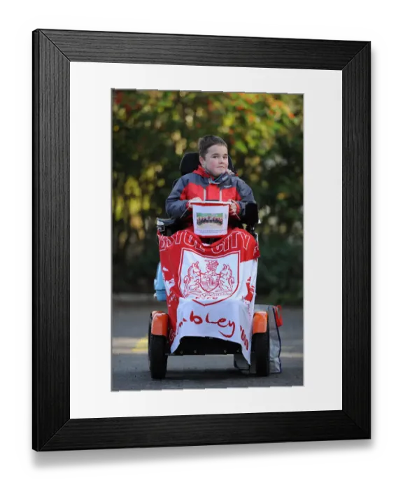 Framed Print : Bristol City Fans Unwavering Passion in Sky Bet League One Clash Against Swindon Town (November 15, 2014)