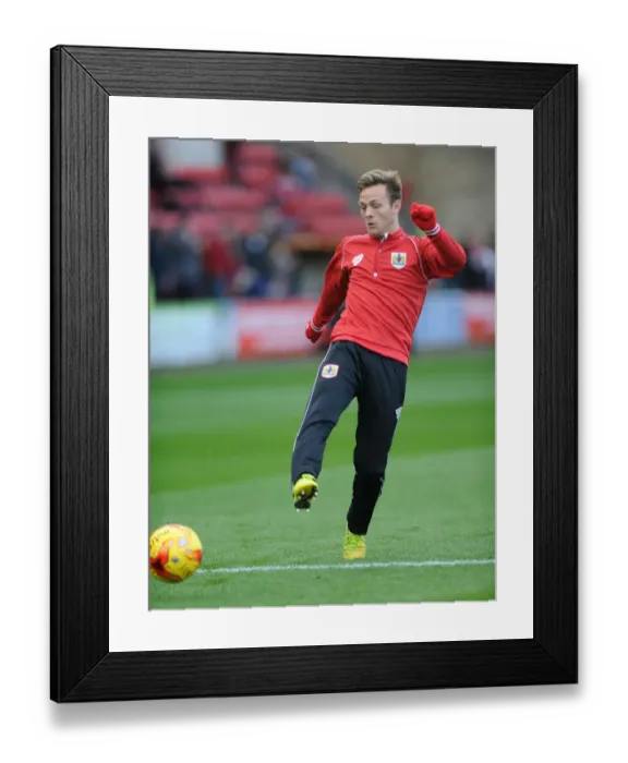 Framed Print : Todd Kane in Action: Swindon Town vs. Bristol City, League One Football Match, November 2014 Framed Print : Todd Kane in Action: Swindon Town vs. Bristol City, League One Football Match, November 2014