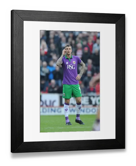 Framed Print : Aden Flint in Action: Swindon Town vs. Bristol City, 15 November 2014 Framed Print : Aden Flint in Action: Swindon Town vs. Bristol City, 15 November 2014