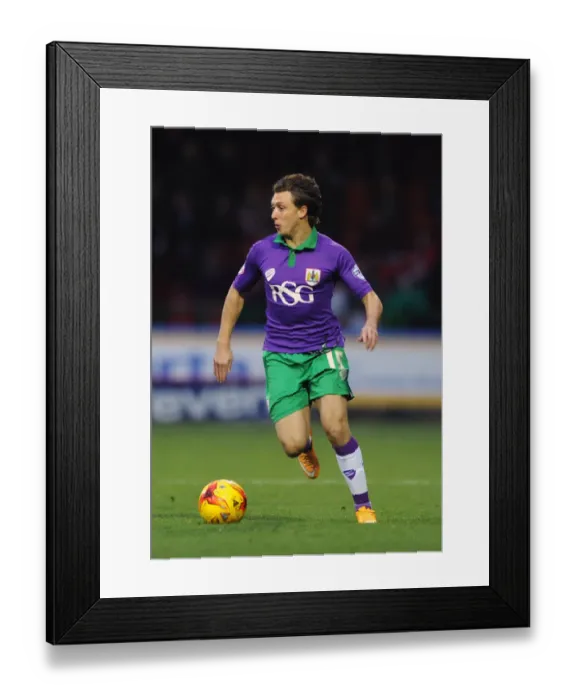 Framed Print : Luke Freeman in Action: Swindon Town vs. Bristol City, 15 November 2014