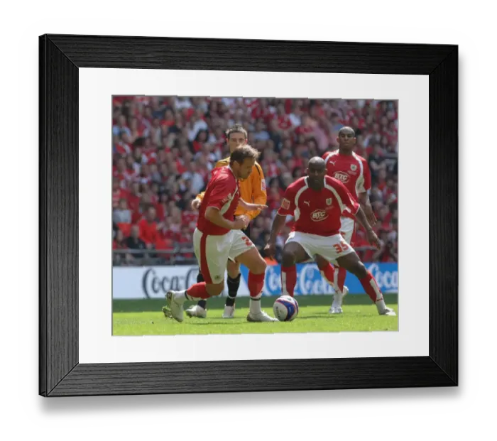 Framed Print : Bristol City's Lee Trundle: Celebrating Promotion in the Play-Off Final Framed Print : Bristol City's Lee Trundle: Celebrating Promotion in the Play-Off Final
