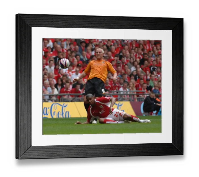 Framed Print : Marvin Elliott Celebrates Promotion: Bristol City's Play-Off Final Triumph