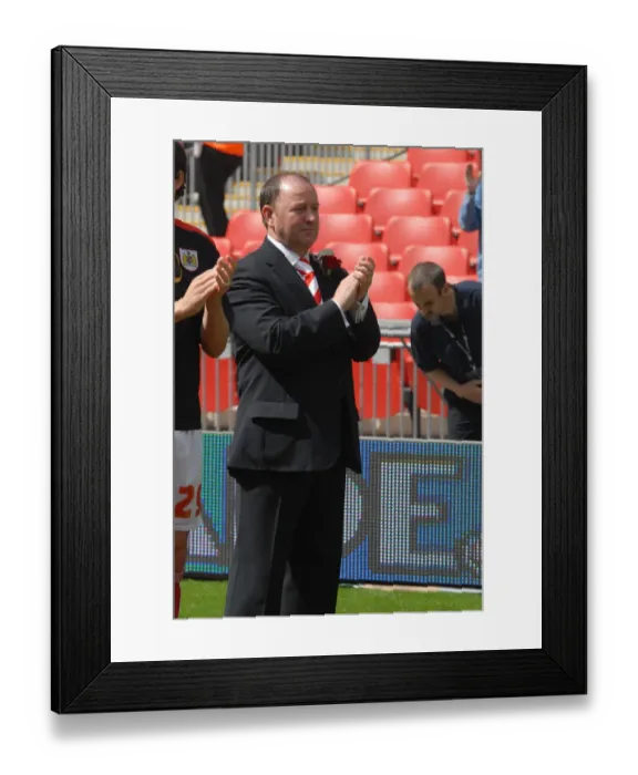 Framed Print : Gary Johnson Celebrates Promotion: Bristol City Play-Off Final Triumph