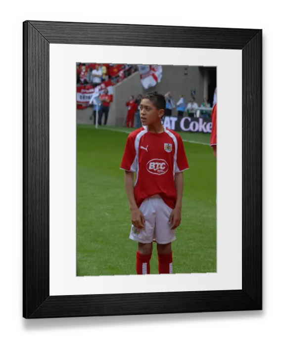 Framed Print : Bristol City FC's Exhilarating Play-Off Final Journey to Promotion - Season 07-08 Framed Print : Bristol City FC's Exhilarating Play-Off Final Journey to Promotion - Season 07-08