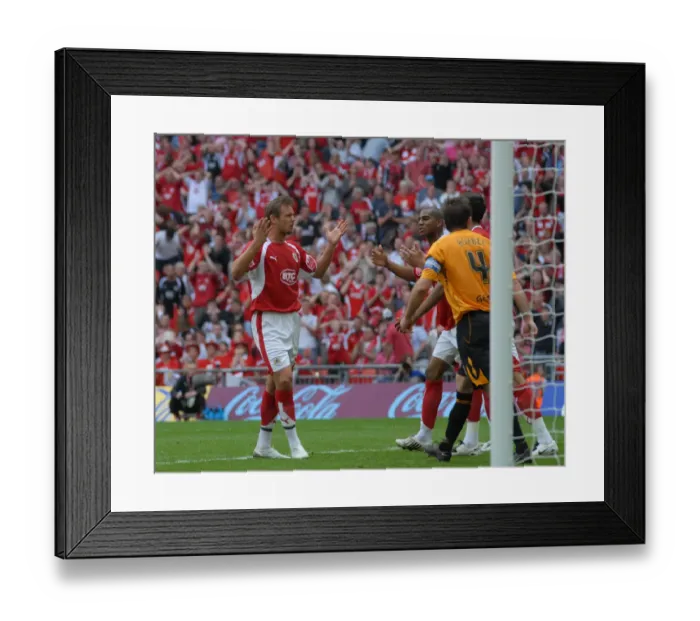 Framed Print : Celebrating Bristol City's Play-Off Final Triumph: Lee Trundle's Euphoric Moment