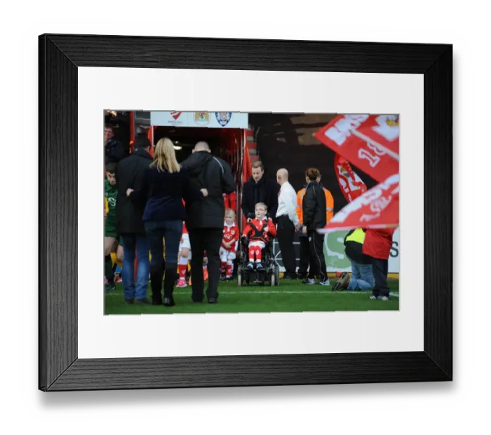 Framed Print : Intense Rivalry: Oskar Pycroft in Action for Bristol City vs Preston North End, November 2014 Framed Print : Intense Rivalry: Oskar Pycroft in Action for Bristol City vs Preston North End, November 2014