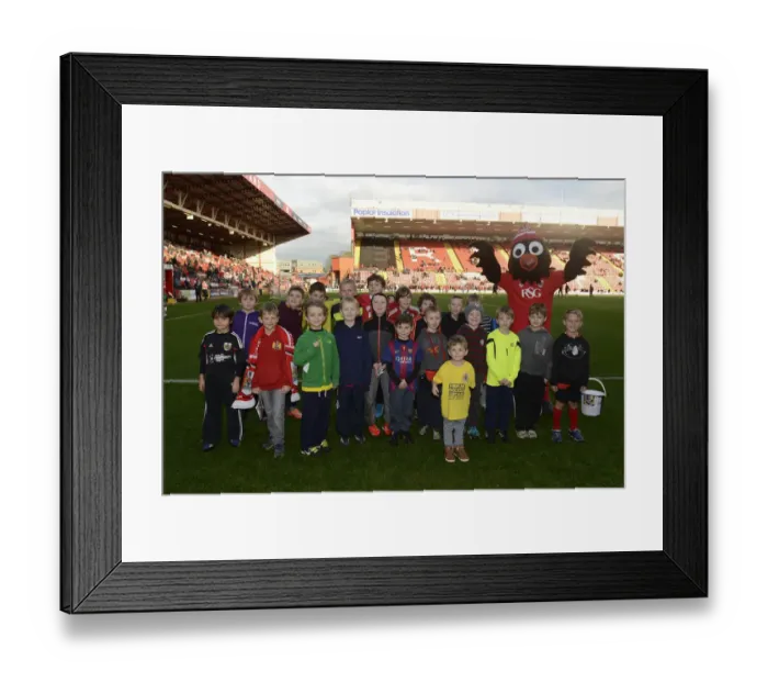 Framed Print : Sky Bet League One Showdown: Bristol City vs Preston North End at Ashton Gate - November 2014 Framed Print : Sky Bet League One Showdown: Bristol City vs Preston North End at Ashton Gate - November 2014