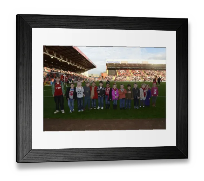 Framed Print : Battling in Sky Bet League One: Bristol City vs Preston North End at Ashton Gate (November 22, 2014) Framed Print : Battling in Sky Bet League One: Bristol City vs Preston North End at Ashton Gate (November 22, 2014)