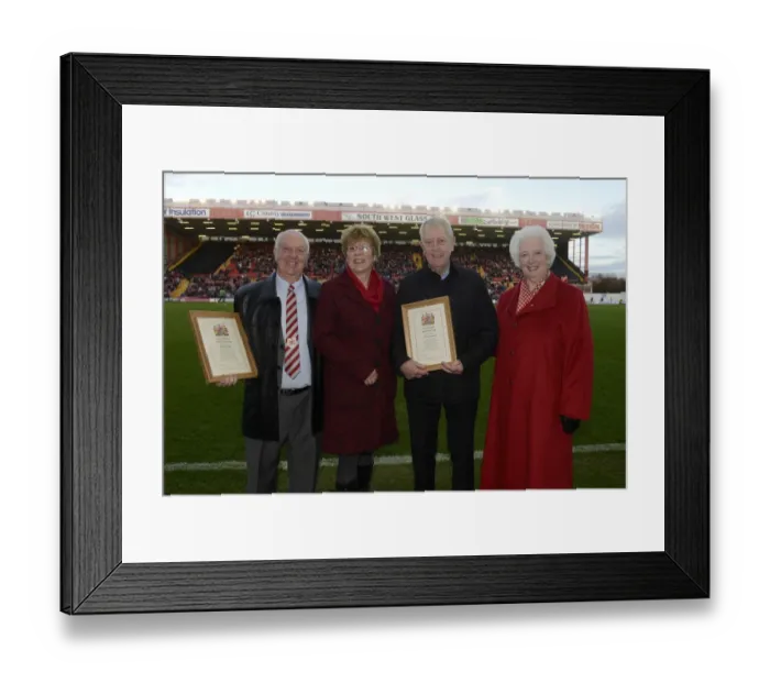 Framed Print : Battling in Sky Bet League One: Bristol City vs Preston North End at Ashton Gate (November 2014) Framed Print : Battling in Sky Bet League One: Bristol City vs Preston North End at Ashton Gate (November 2014)