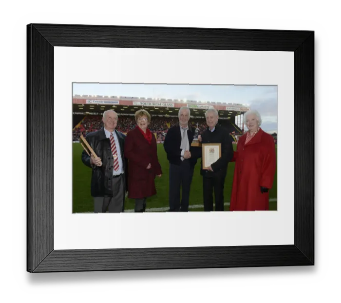 Framed Print : Sky Bet League One Showdown: Bristol City vs Preston North End at Ashton Gate - November 2014 Framed Print : Sky Bet League One Showdown: Bristol City vs Preston North End at Ashton Gate - November 2014