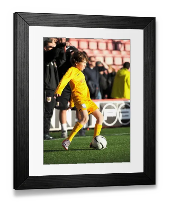 Framed Print : Bristol City vs Preston North End: A Football Rivalry in Sky Bet League One at Ashton Gate Stadium (November 2014)