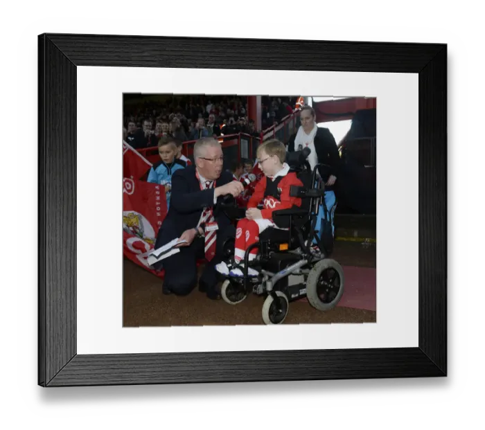 Framed Print : Oskar Pycroft in Action: Bristol City vs. Preston North End (November 2014)