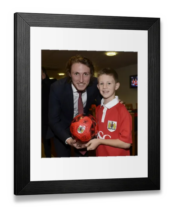 Framed Print : Bristol City's Triumphant Man of the Match: 2014 (vs Preston North End) Framed Print : Bristol City's Triumphant Man of the Match: 2014 (vs Preston North End)