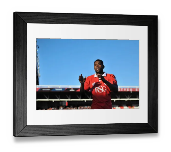 Framed Print : Bristol City's Jay Emmanuel-Thomas in FA Cup Action Against AFC Telford United Framed Print : Bristol City's Jay Emmanuel-Thomas in FA Cup Action Against AFC Telford United