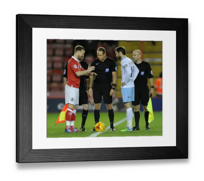 Framed Print : Wade Elliott Flips the Coin: Bristol City vs Coventry City, Johnstones Paint Trophy Framed Print : Wade Elliott Flips the Coin: Bristol City vs Coventry City, Johnstones Paint Trophy