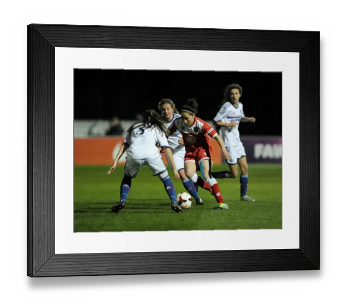 Framed Print : Bristol Academy's Laura Del Rio Garcia vs. Hannah Blundell in FA WSL Clash Framed Print : Bristol Academy's Laura Del Rio Garcia vs. Hannah Blundell in FA WSL Clash