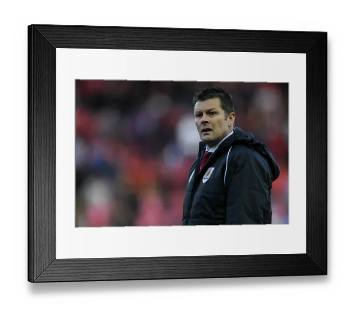 Framed Print : Steve Cotterill Leads Bristol City Against Crawley Town at Ashton Gate, December 2014