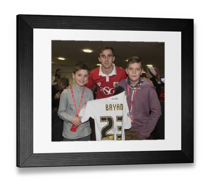 Framed Print : Bristol City vs Crawley Town: Joe Bryan in Action at Ashton Gate, Sky Bet League One