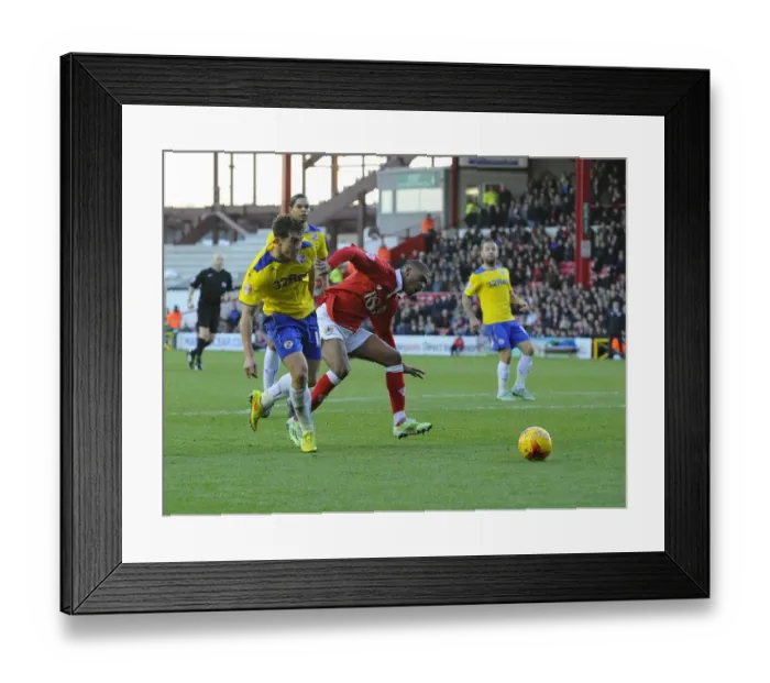 Framed Print : Bristol City vs Crawley Town: Mark Little vs Joe Walsh Clash in the Box Framed Print : Bristol City vs Crawley Town: Mark Little vs Joe Walsh Clash in the Box