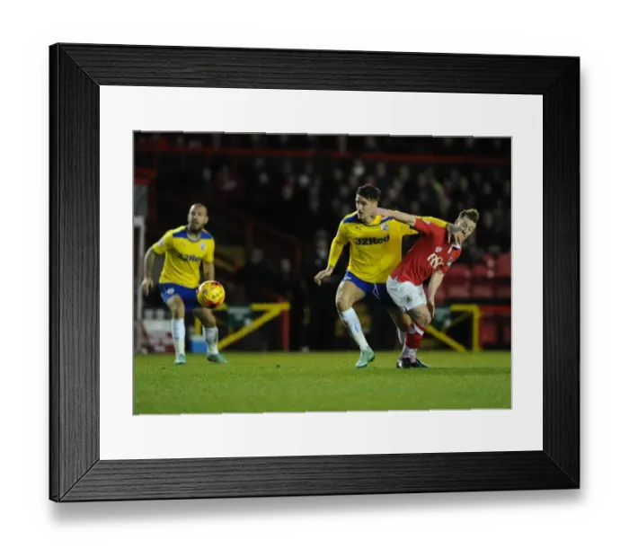 Framed Print : Midfield Showdown: Wade Elliott vs Joe Walsh - Bristol City vs Crawley Town Framed Print : Midfield Showdown: Wade Elliott vs Joe Walsh - Bristol City vs Crawley Town