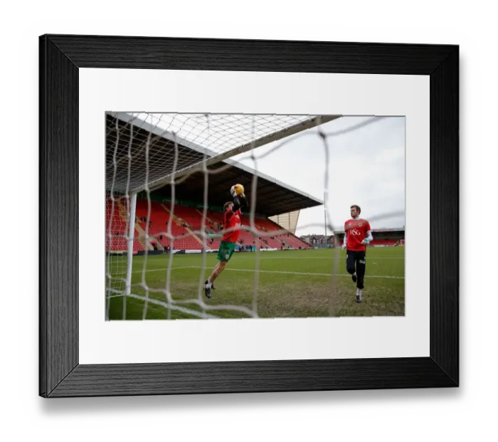 Framed Print : Bristol City Goalkeepers Prepare for Crewe Alexandra Clash: Frank Fielding and Dave Richards in Focus Framed Print : Bristol City Goalkeepers Prepare for Crewe Alexandra Clash: Frank Fielding and Dave Richards in Focus