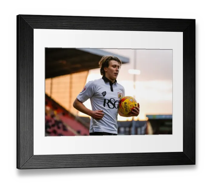 Framed Print : Luke Freeman's Focus: Bristol City vs Crewe Alexandra, Sky Bet League 1, 2014 Framed Print : Luke Freeman's Focus: Bristol City vs Crewe Alexandra, Sky Bet League 1, 2014